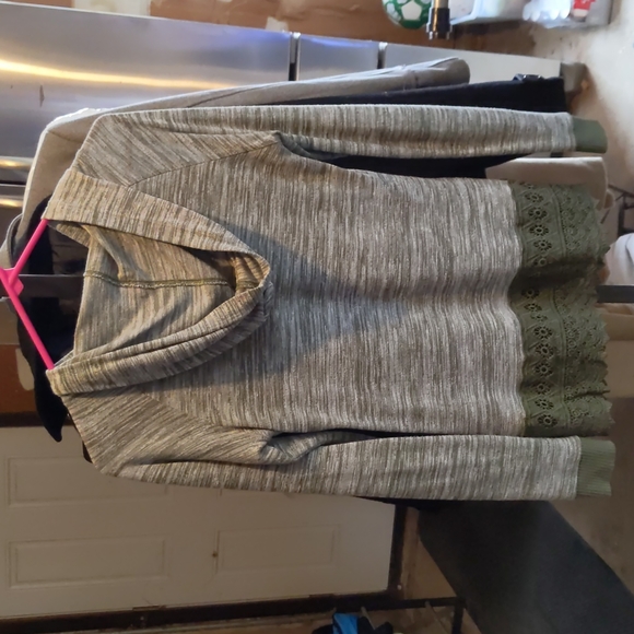 Lace front heathered green trendy hoodie - Picture 3 of 3